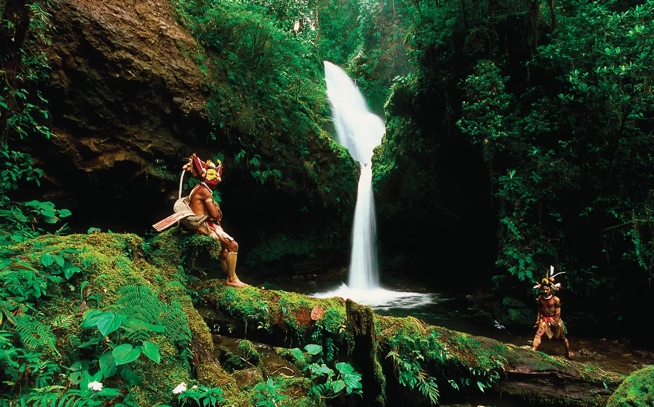 Huli wigmen cultural performers at Ambua, Tari, Hela Province, Papua New Guinea
