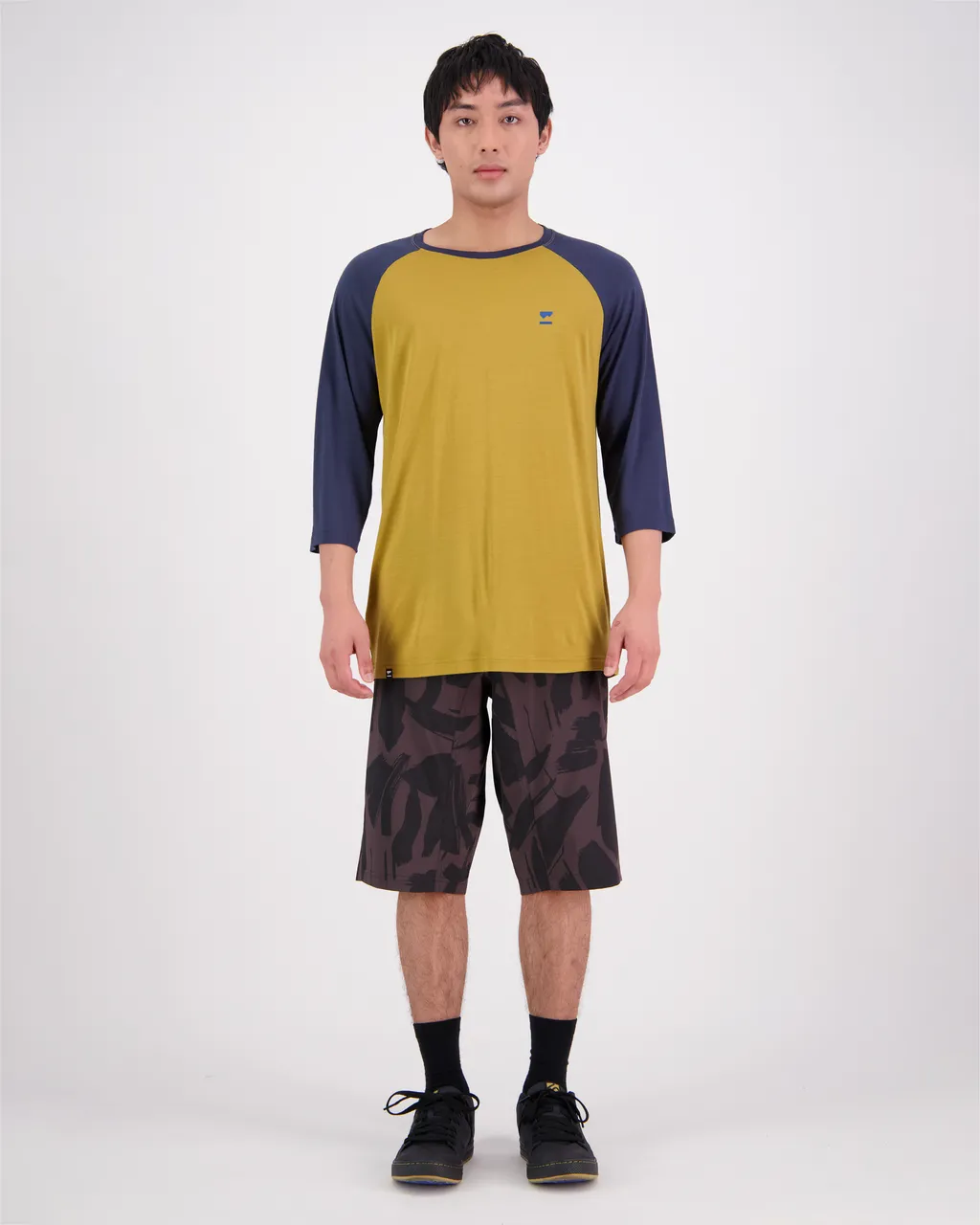 100582-1169-721 - Tarn Merino Shift Raglan 3/4 - Cumin / Midnight - Mens