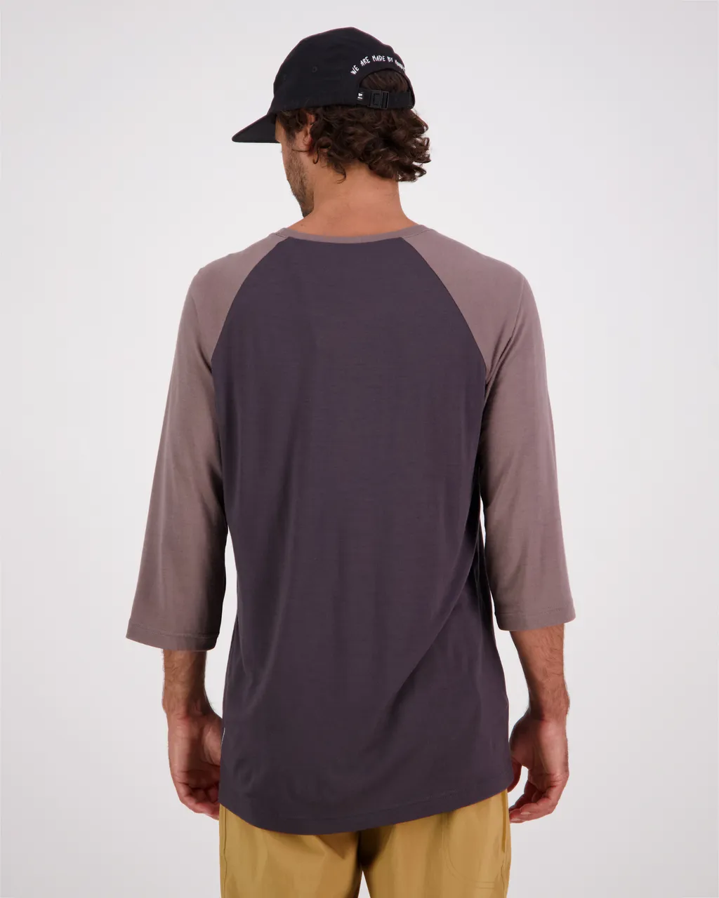 100582-1169-665 - Tarn Merino Shift Raglan 3/4 - Iron / Shale - Mens
