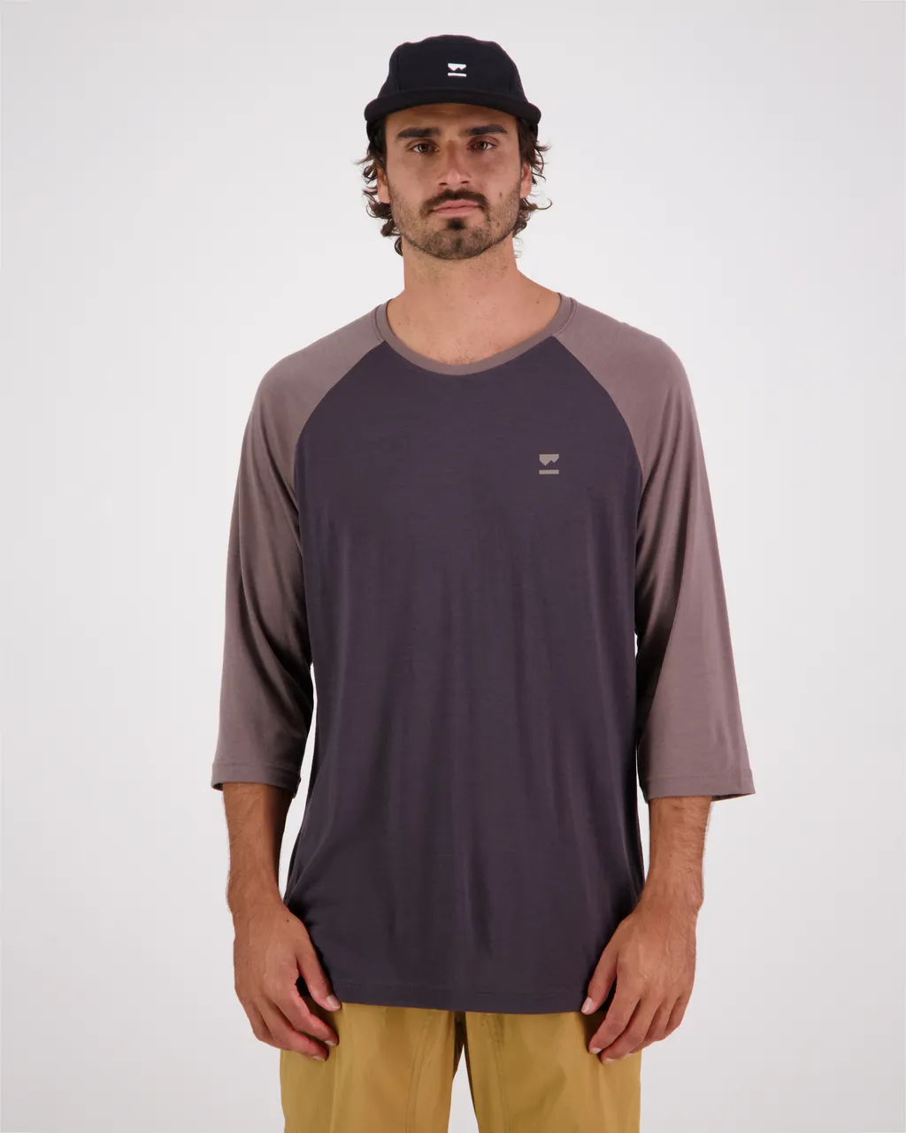 100582-1169-665 - Tarn Merino Shift Raglan 3/4 - Iron / Shale - Mens
