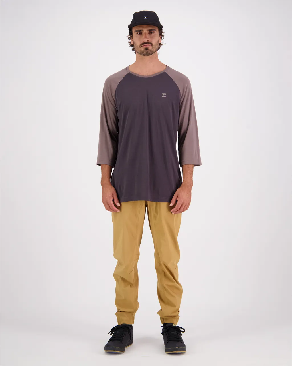 100582-1169-665 - Tarn Merino Shift Raglan 3/4 - Iron / Shale - Mens