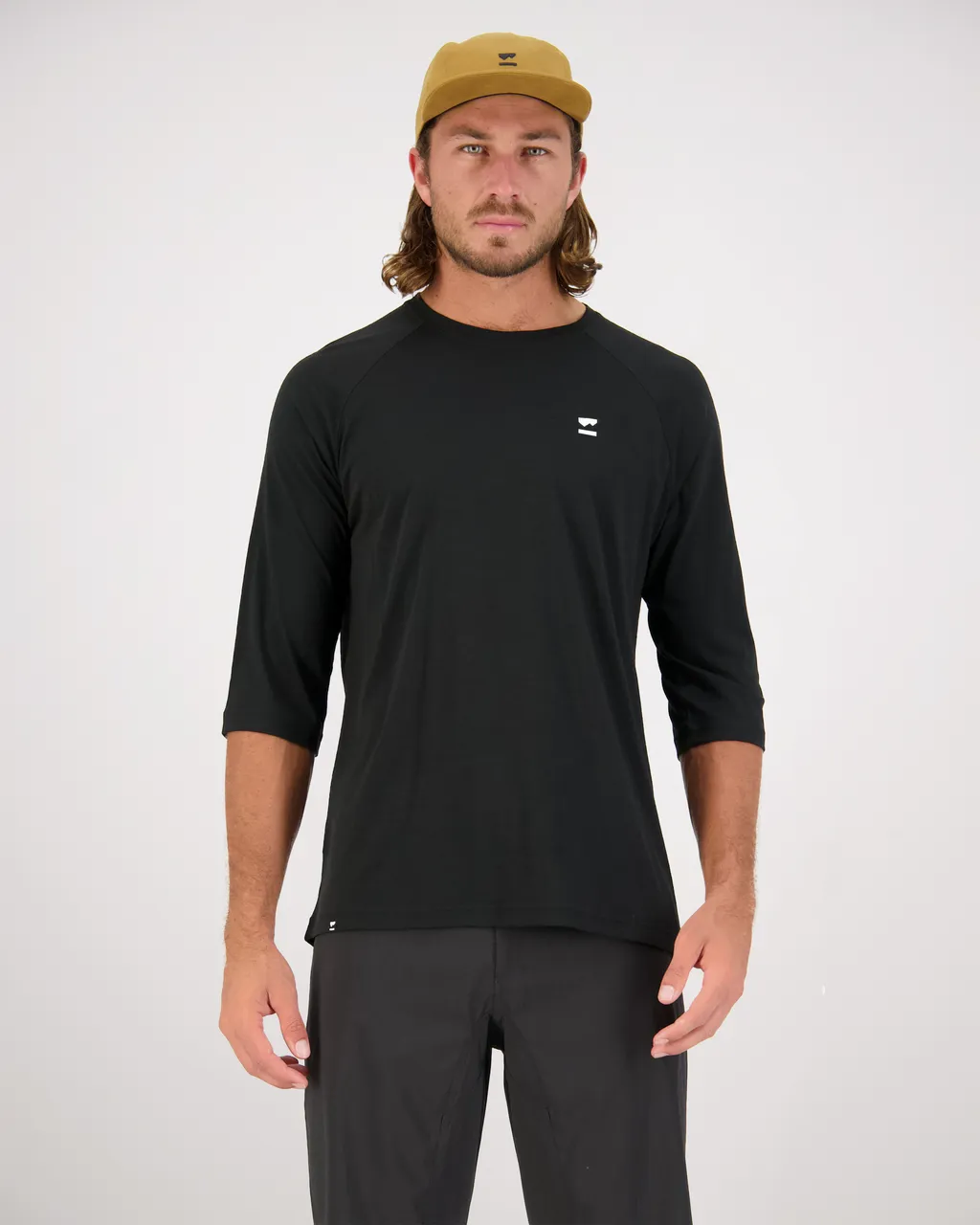 100582-1169-001 - Tarn Merino Shift Raglan 3/4 - Black - Mens