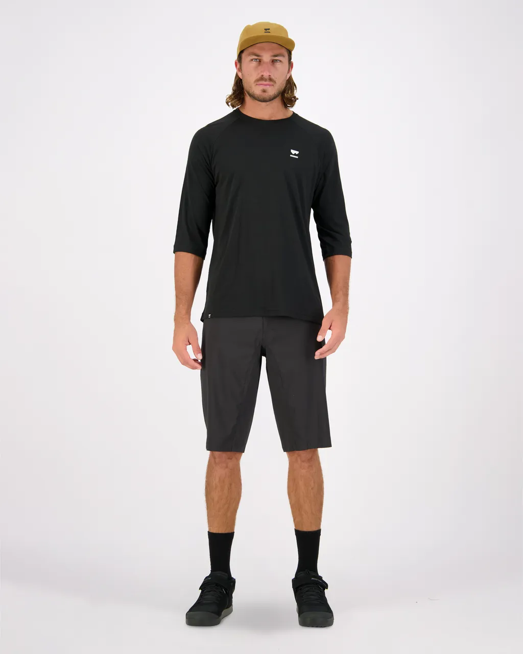 100582-1169-001 - Tarn Merino Shift Raglan 3/4 - Black - Mens