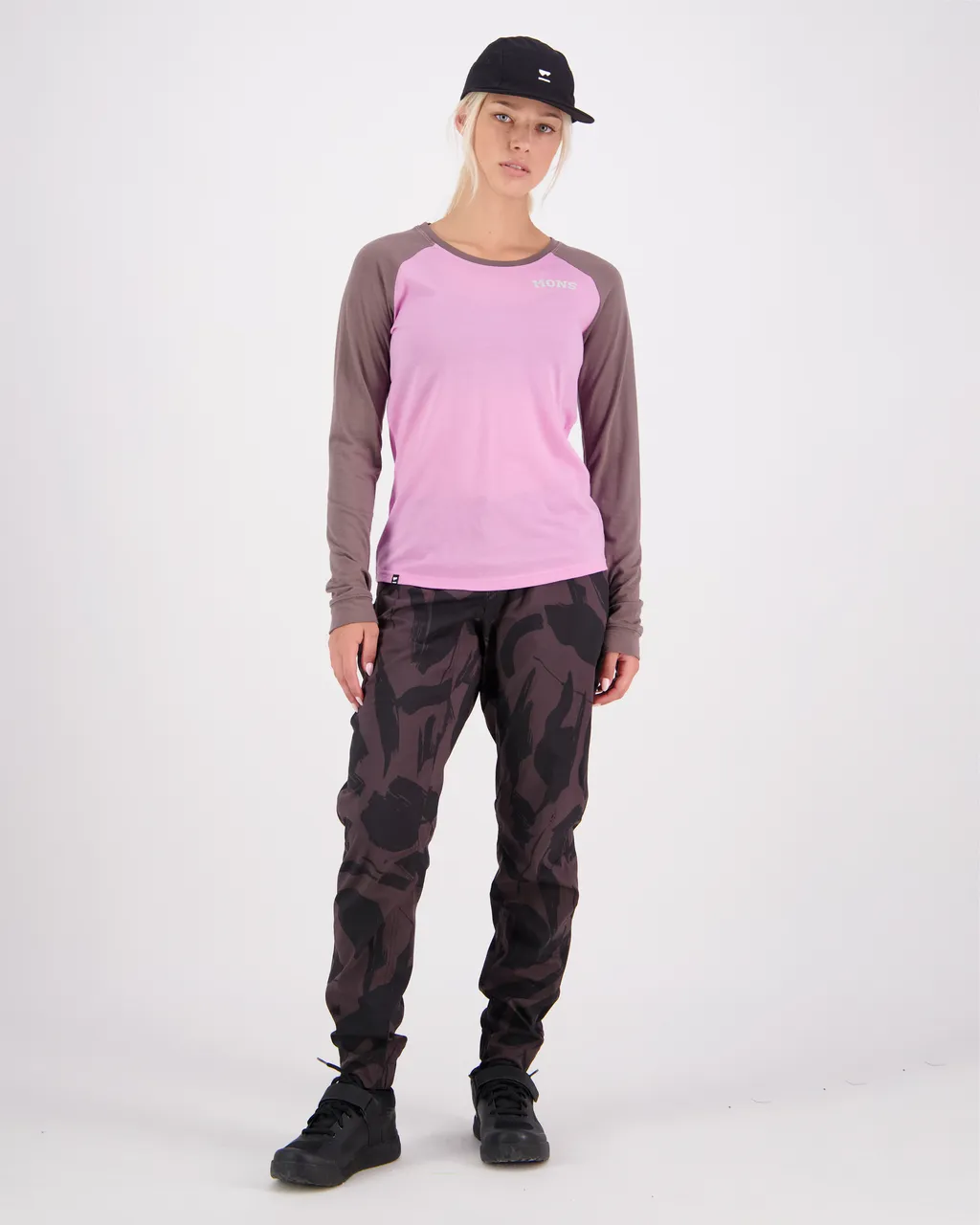 100498-1090-733 - Icon Merino Air-Con Raglan - Pop Pink / Iron - Womens