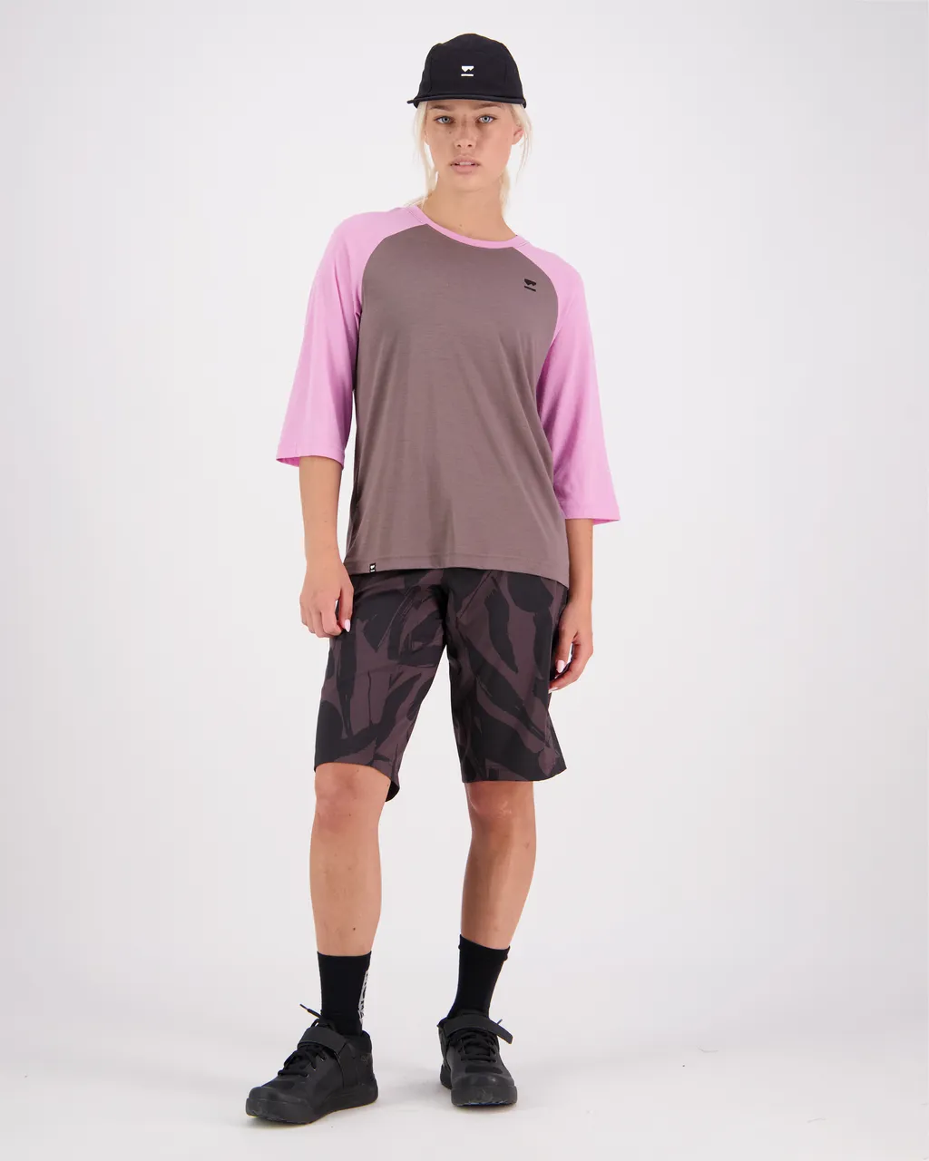 100586-1169-733 - Tarn Merino Shift Raglan 3/4 - Pop Pink / Iron - Womens