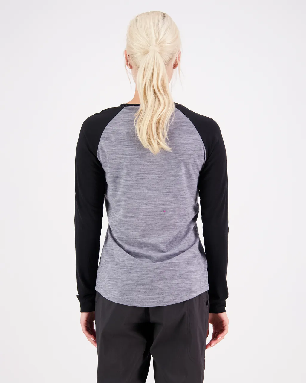 100498-1090-673 - Icon Merino Air-Con Raglan - Grey Heather / Black - Womens