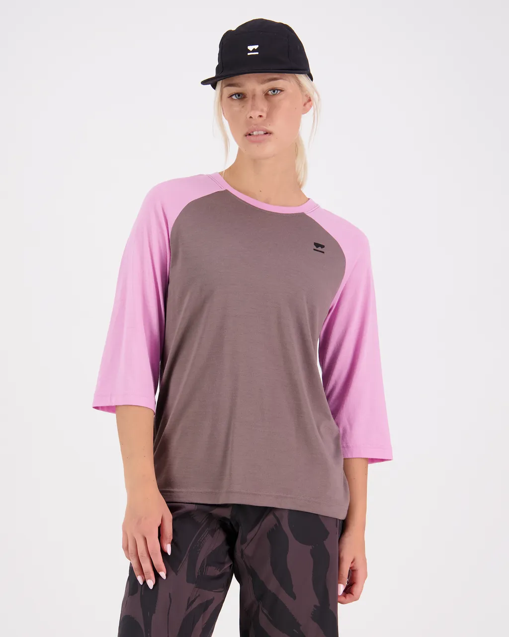 100586-1169-733 - Tarn Merino Shift Raglan 3/4 - Pop Pink / Iron - Womens
