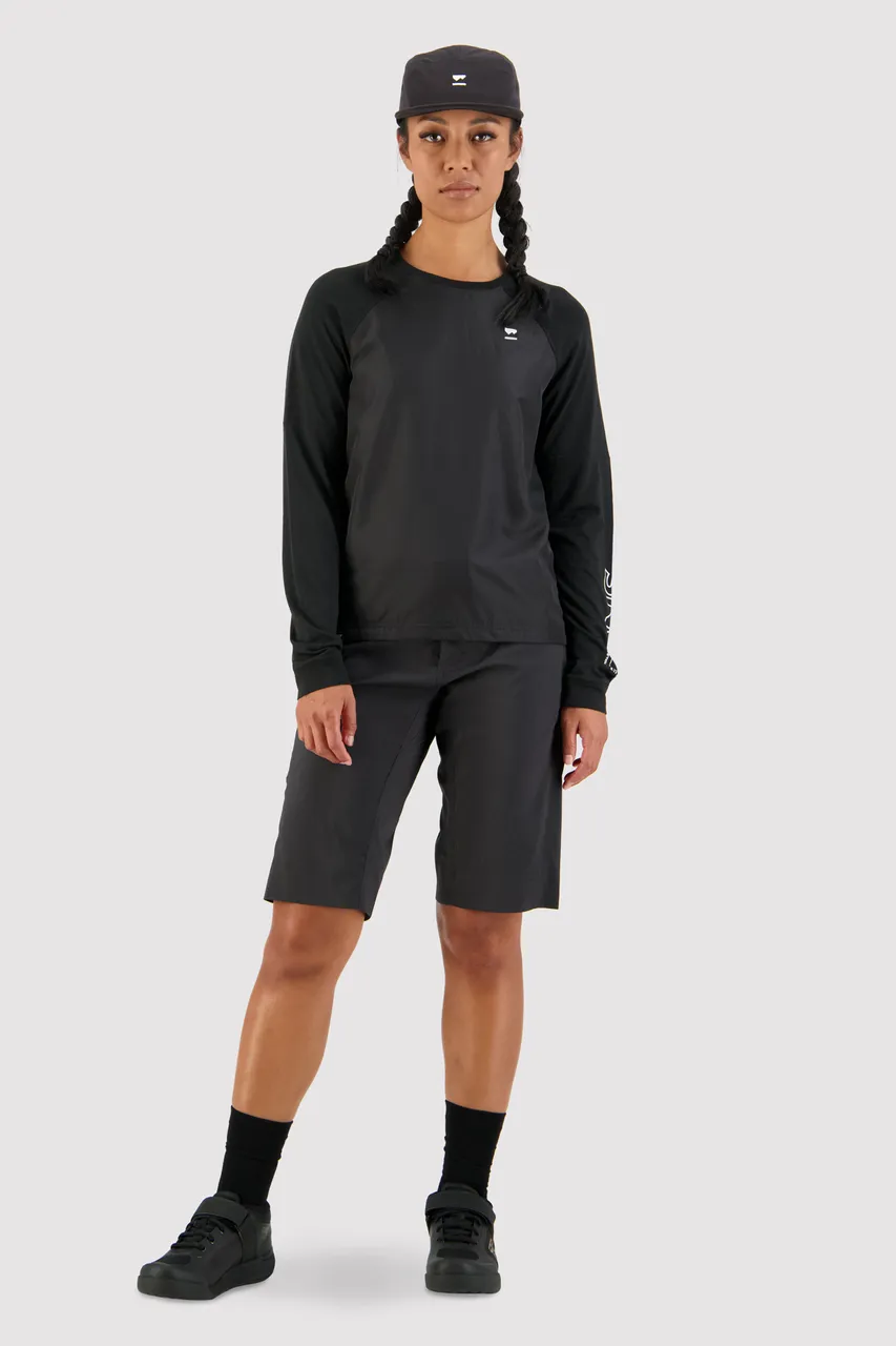 100585-1169-001 - Tarn Merino Shift Wind Jersey - Black - Womens - 100585-1169-001-106.jpg