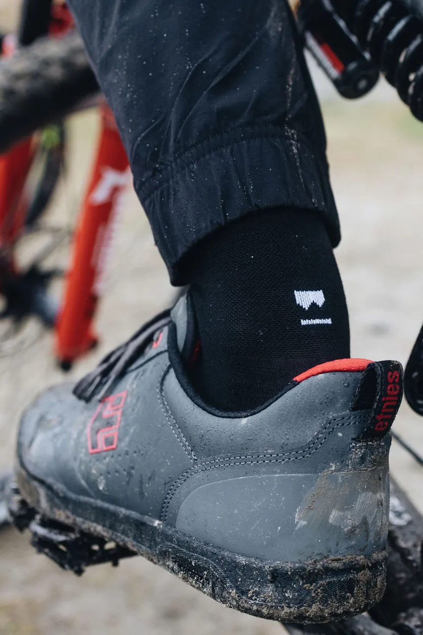 100553-1169-001 - Atlas Crew Sock - Black - Unisex - 100553-1169-001-401.jpg