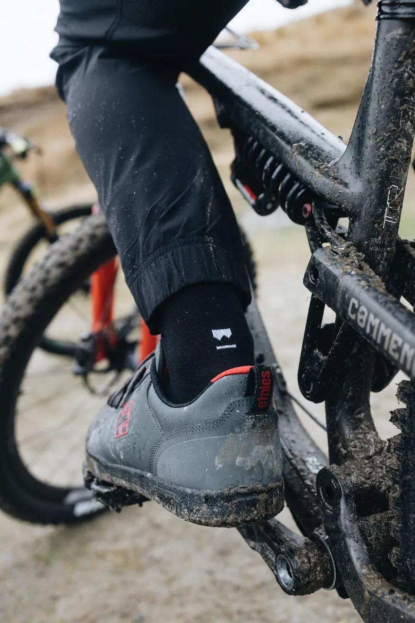 100553-1169-001 - Atlas Crew Sock - Black - Unisex - 100553-1169-001-402.jpg