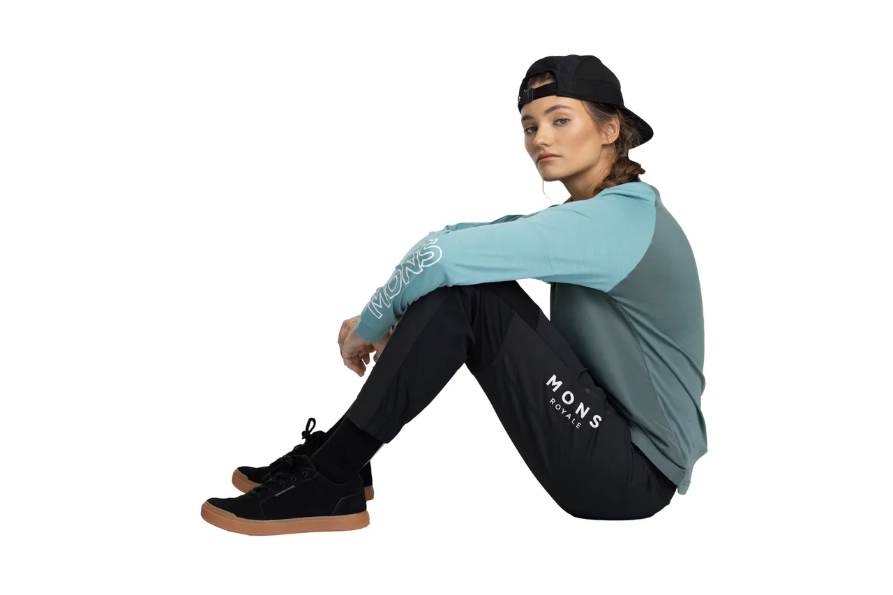 100591-1139-001 - Momentum Bike Pants - Black - Womens - 100591-1139-001-301.jpg