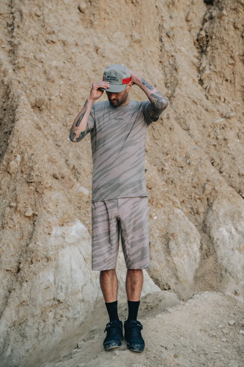 Mons_SS23_Insitu_Men-757_bike_undercovercamo_virage_100441-2169-756_icon_100275-2208-756