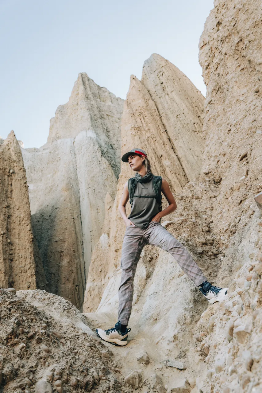 Mons_SS23_Insitu_Women-1327_outdoor_100443-1208-751_100592-2169-756_100580-1171-306_outdoor_icon