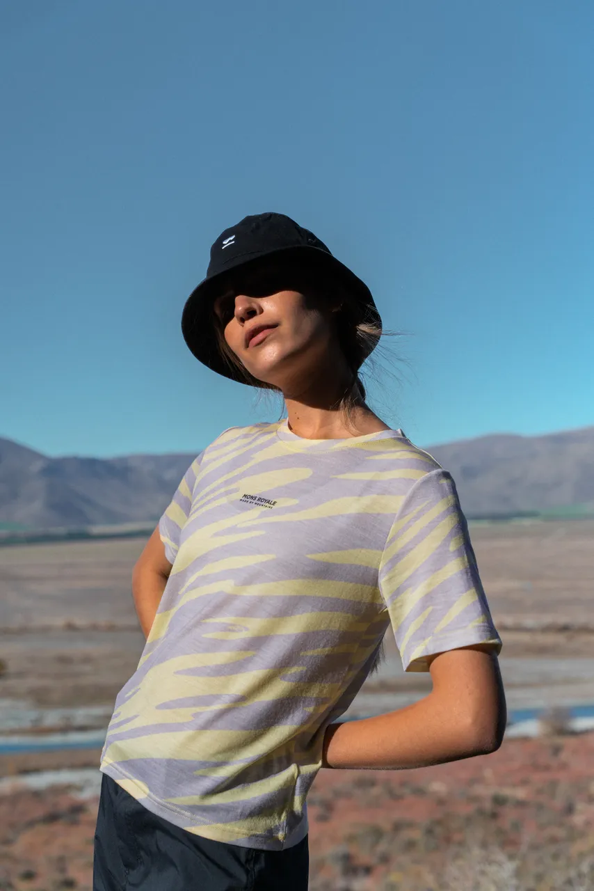 Mons_SS23_Insitu_Women-263_bike_icon_100635-1169-001_100447-2208-594_outdoor