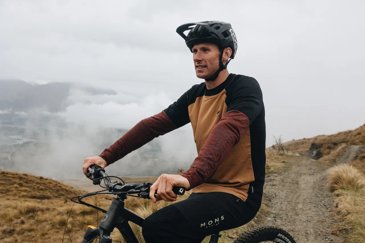 Mons-FW22-Fall-Bike_CD-109