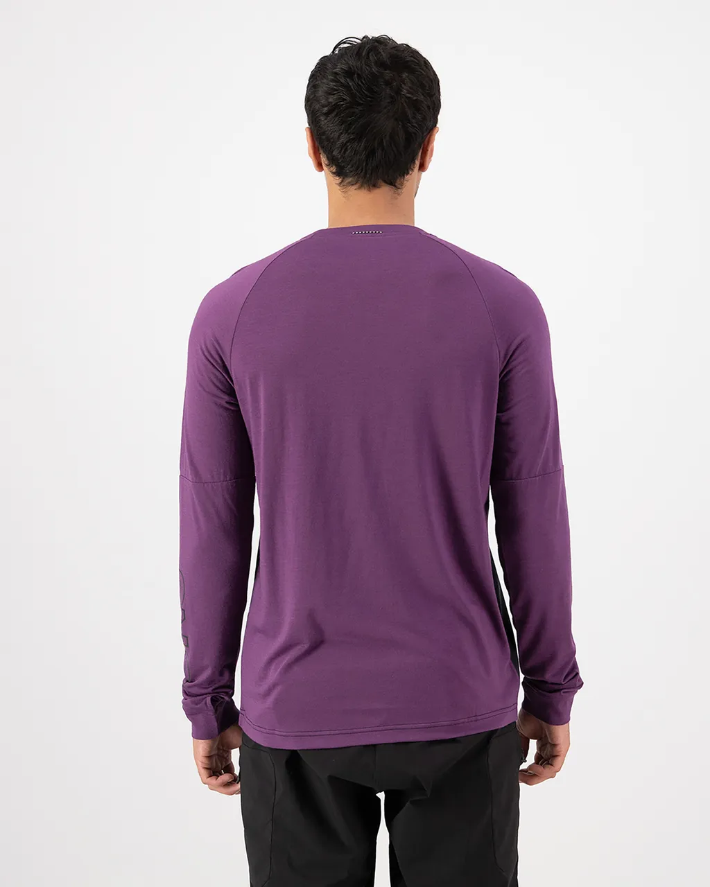100846-1169-908-102 Mens Tarn Merino Bike Wind Jersey Black / Boysenberry