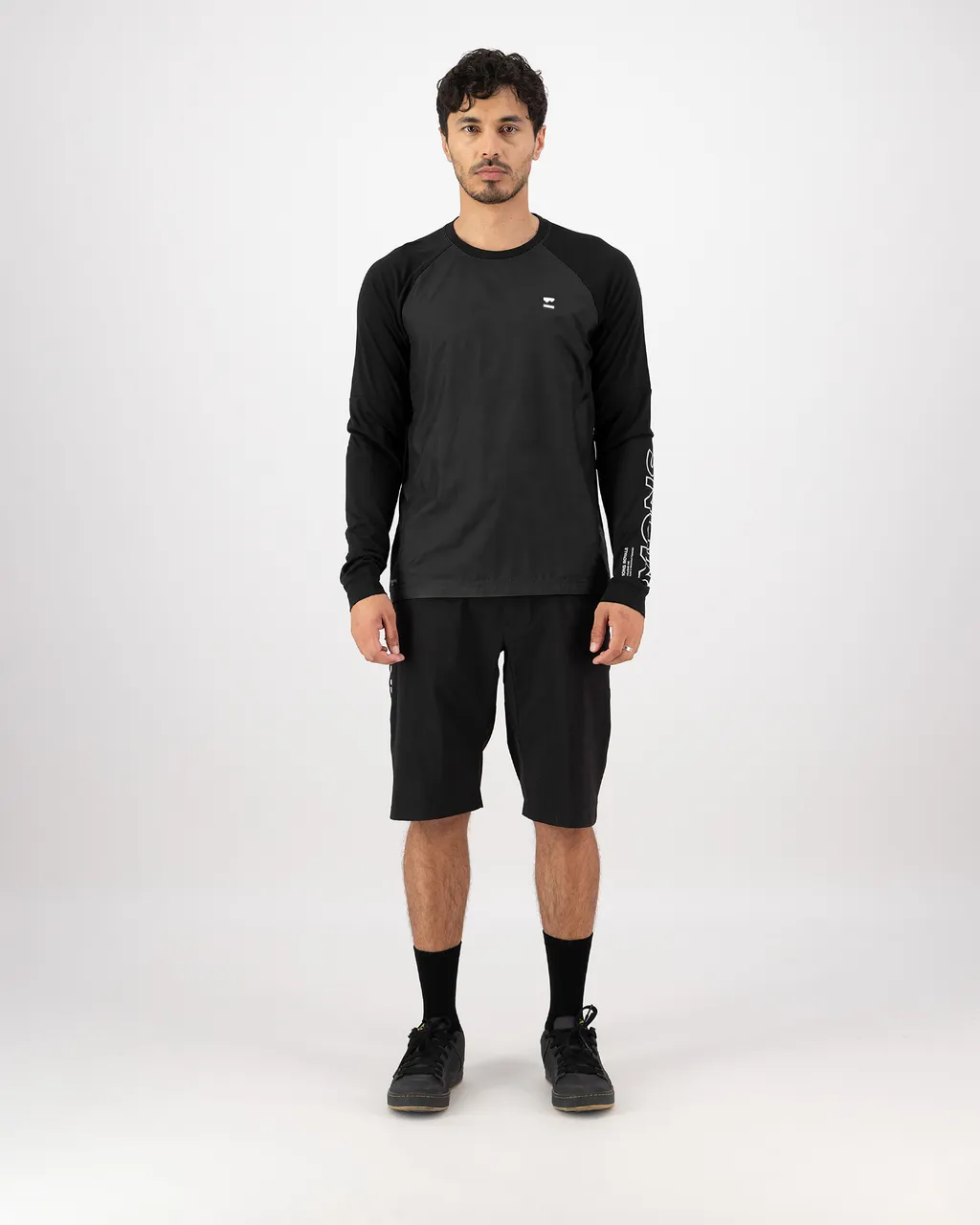 100846-1169-001-106 Mens Tarn Merino Bike Wind Jersey Black