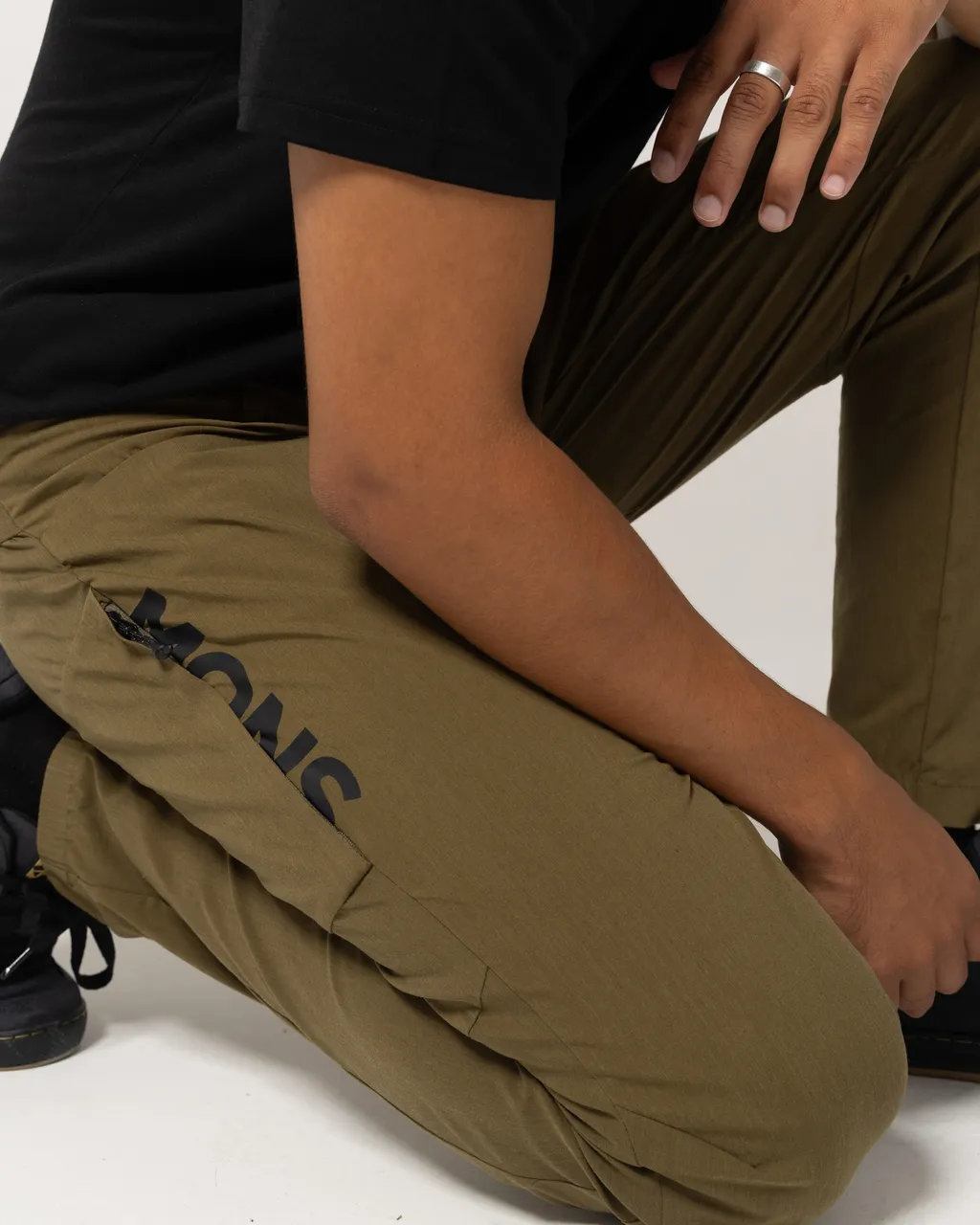 100771-1165-299-408 Mens Diversion Merino Trail Pants Dark Olive