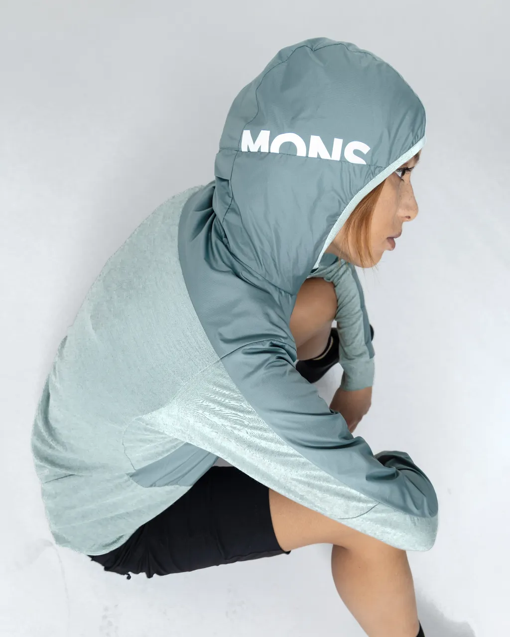 100770-1171-905-601 Womens Diversion Merino Wind Jacket Dew / Desert Sage