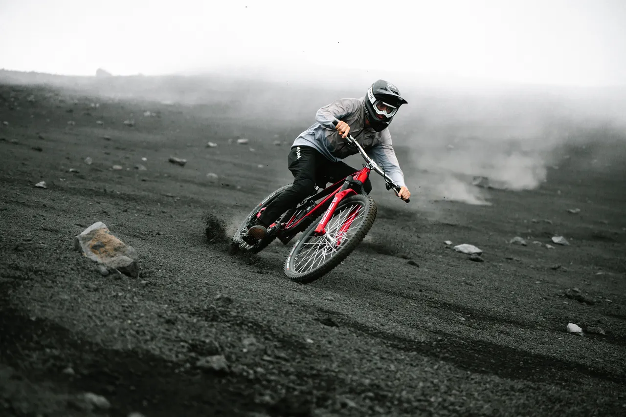 MONS_ROYALE_FW2026_BIKE_Sicili_DSC07126