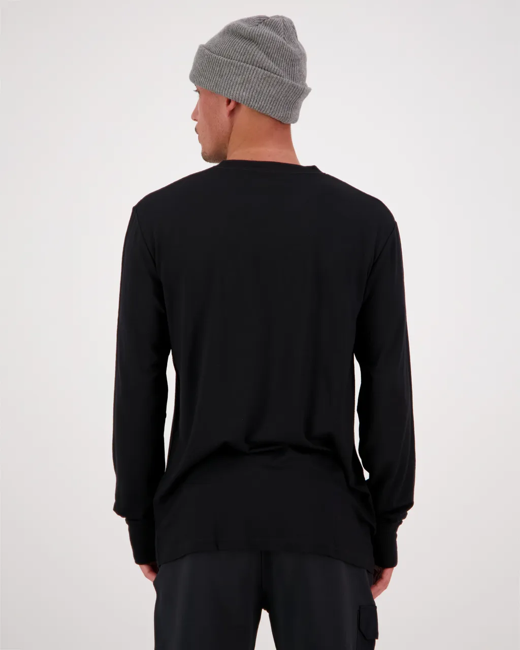 100685-1139-001-102 Mens Yotei Merino Classic Long Sleeve Black