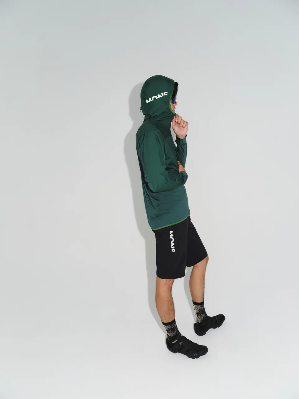 MONS_R127_Studio_KeyLooks_Bike_M1_2180