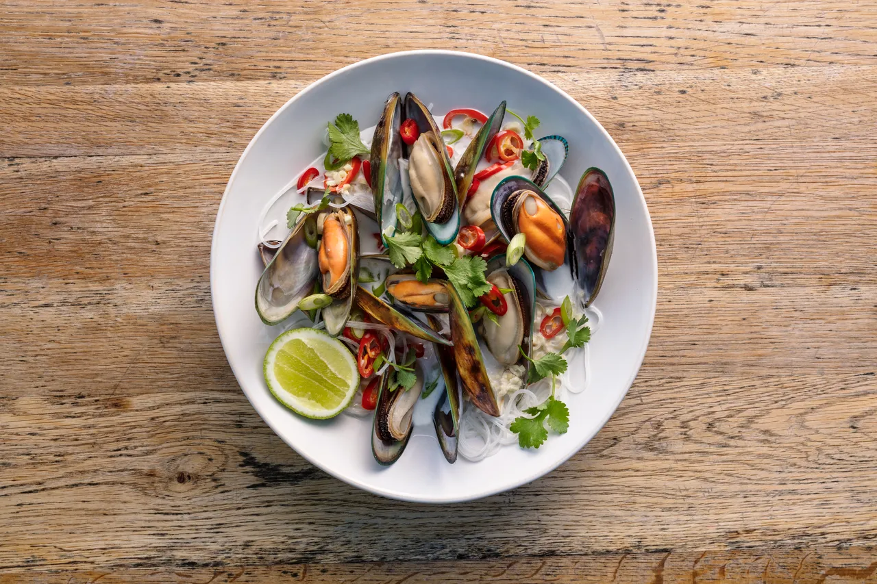 Mussels with chillies, coconut and noodles