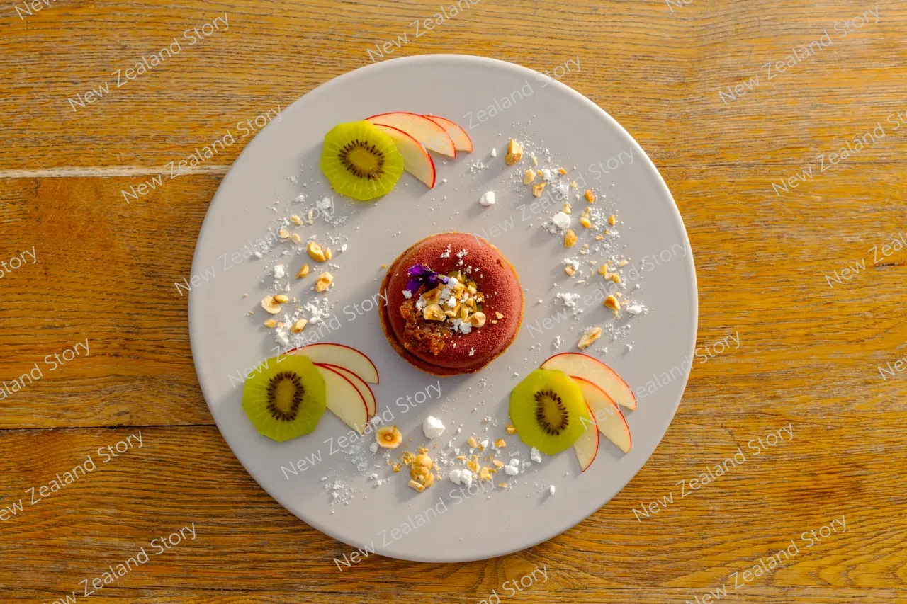 Chocolate hazelnut dessert with kiwifruit and apple