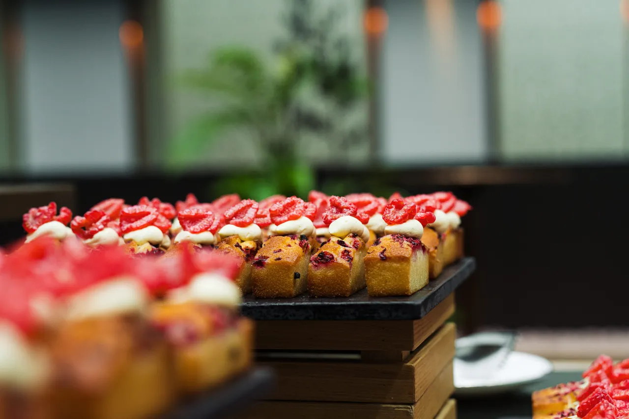 Raspberry cakes plated