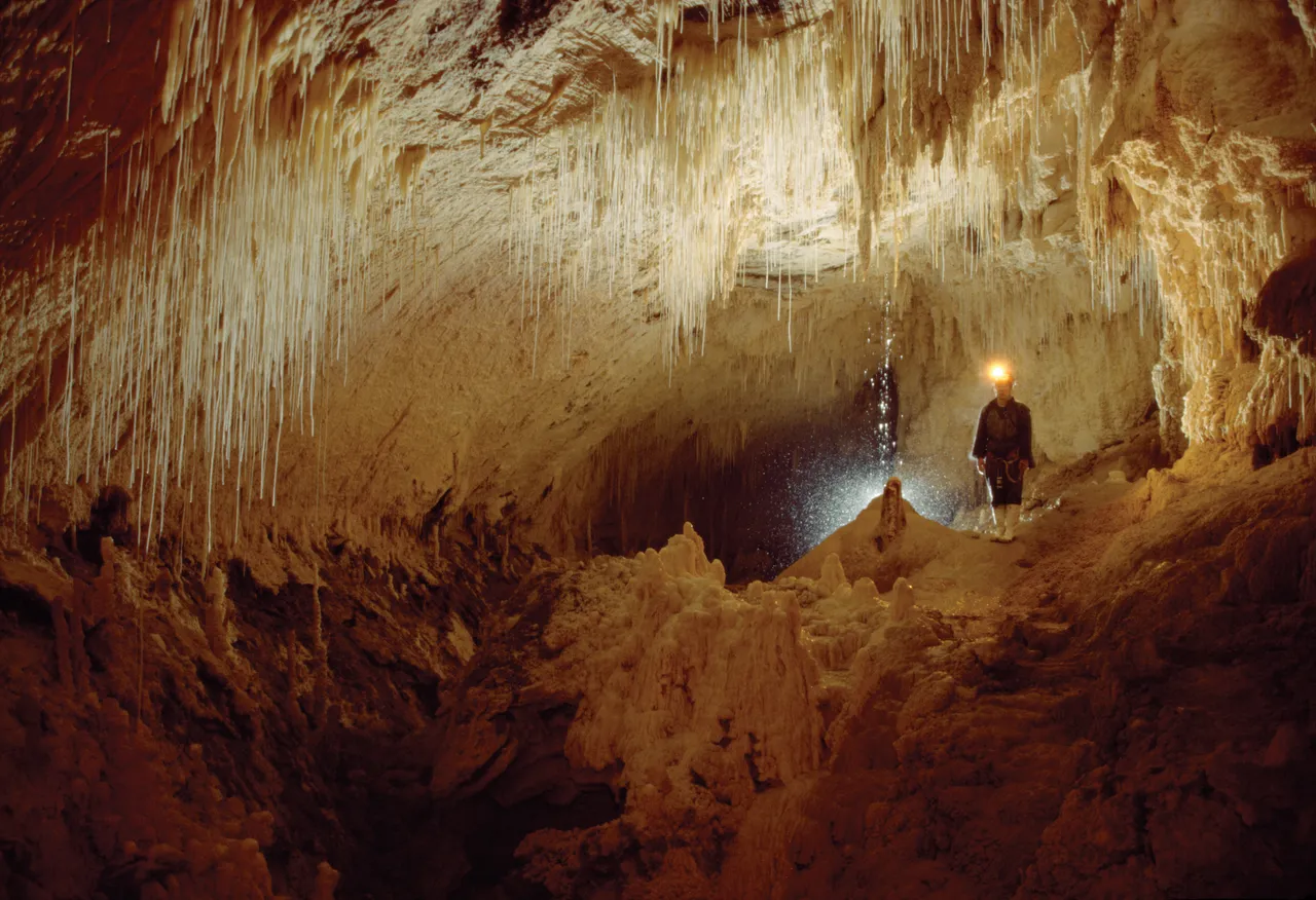 Luckie Strike Cave - Waikato