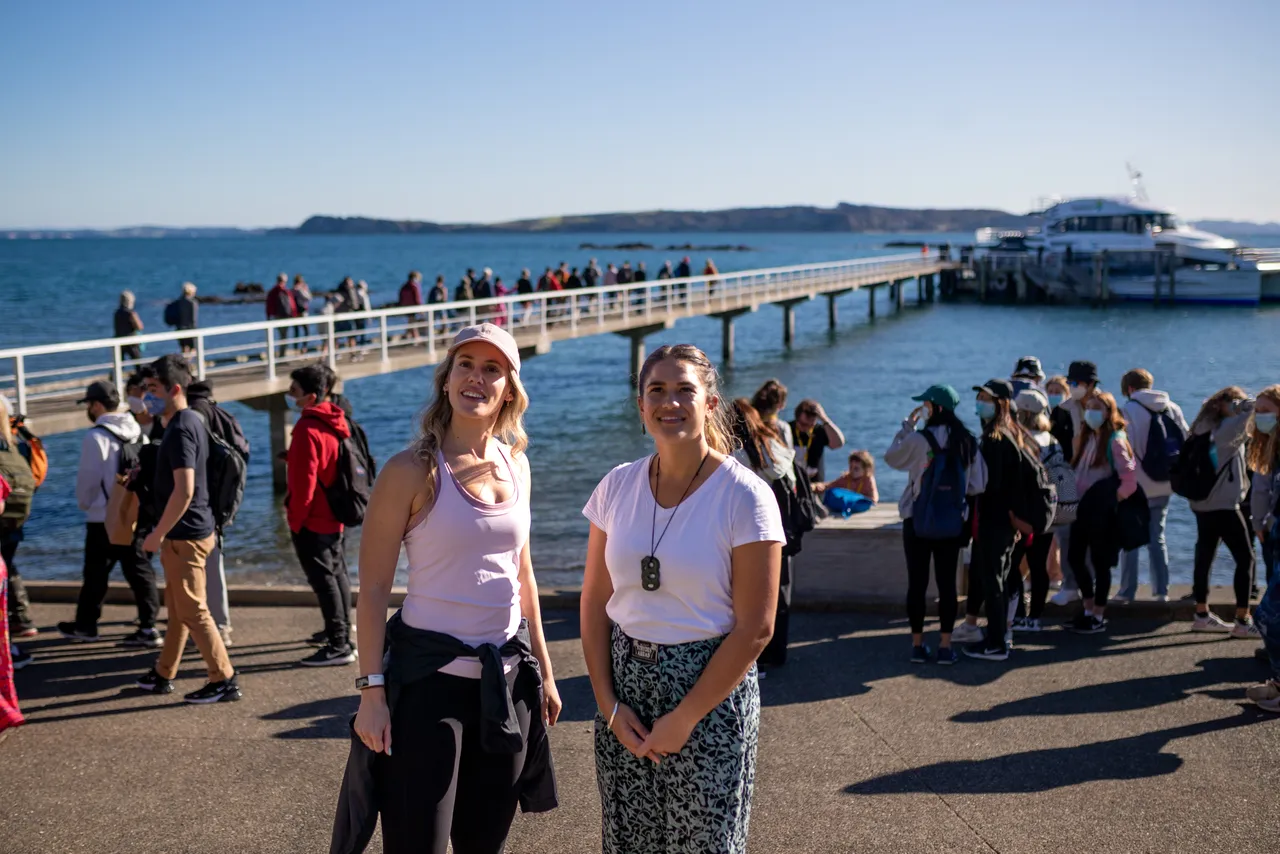 Large group of people touring Tiritiri Matangi Island
