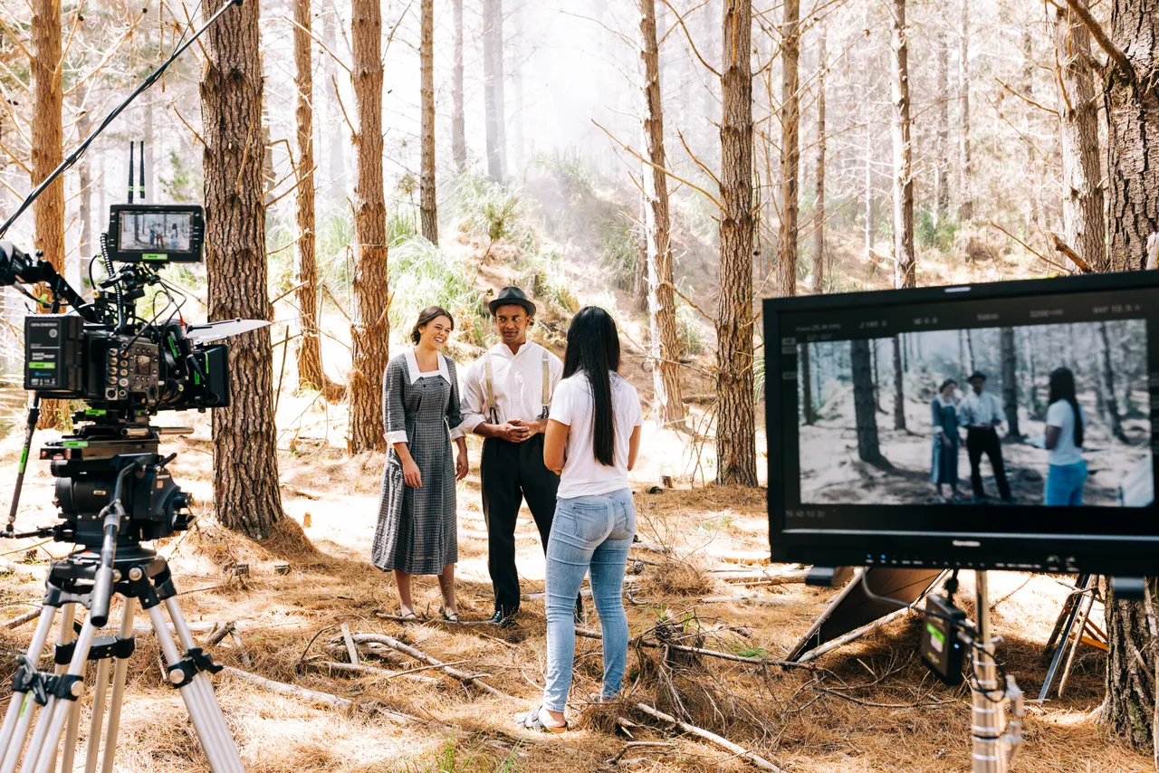 Director talks with actress and actor about scene