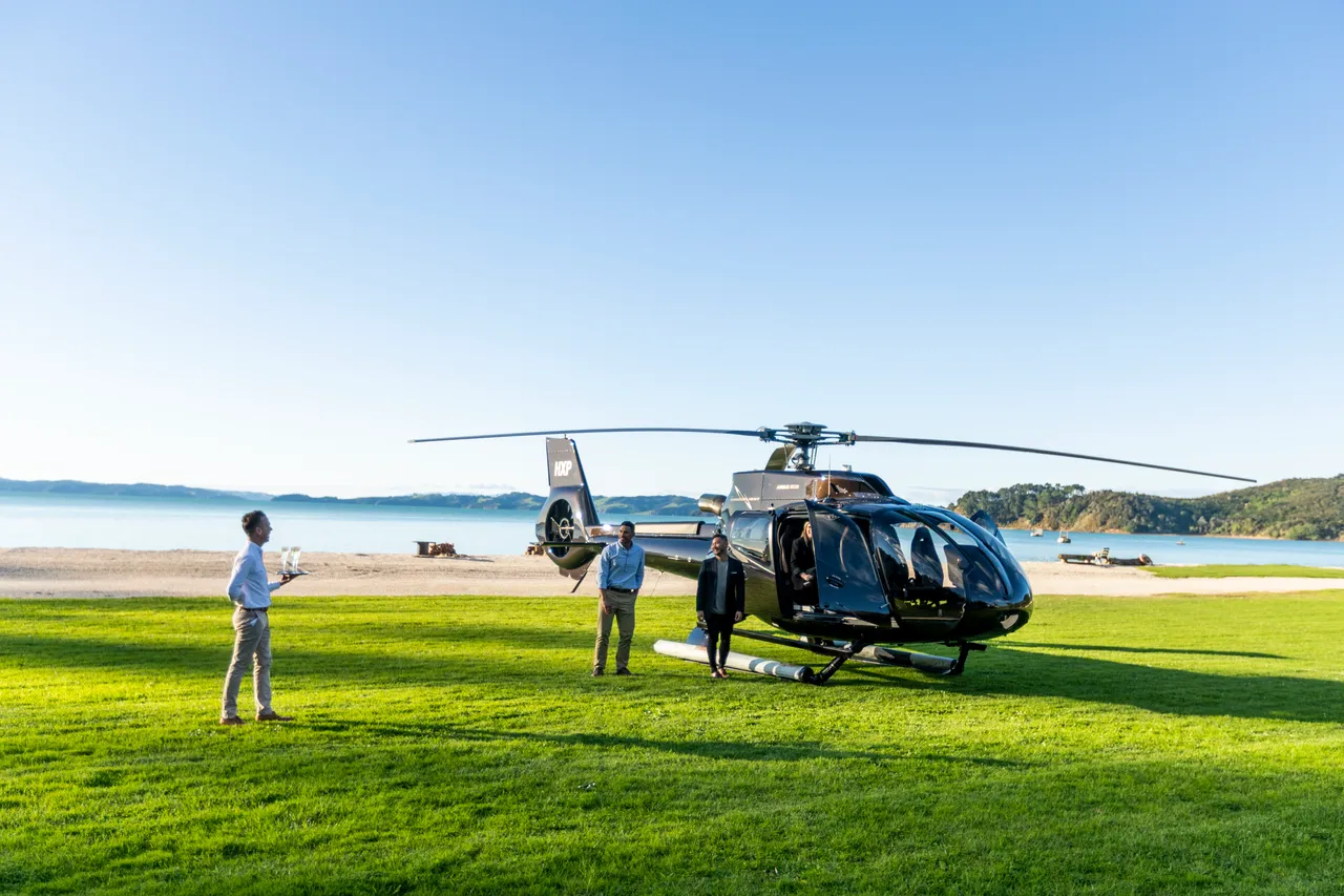 Delegates arriving in helicopter