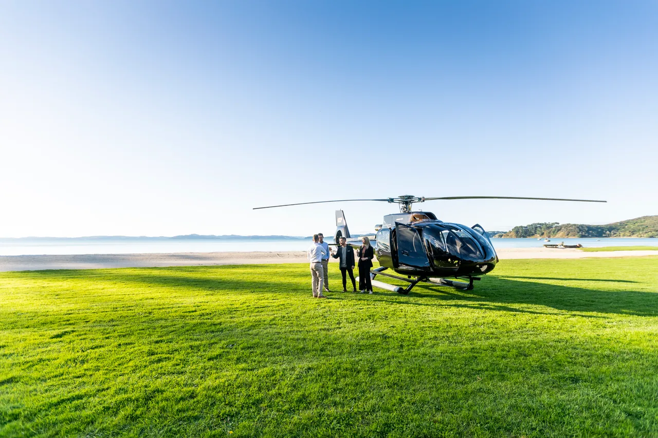 Delegates arrive in Helicopter