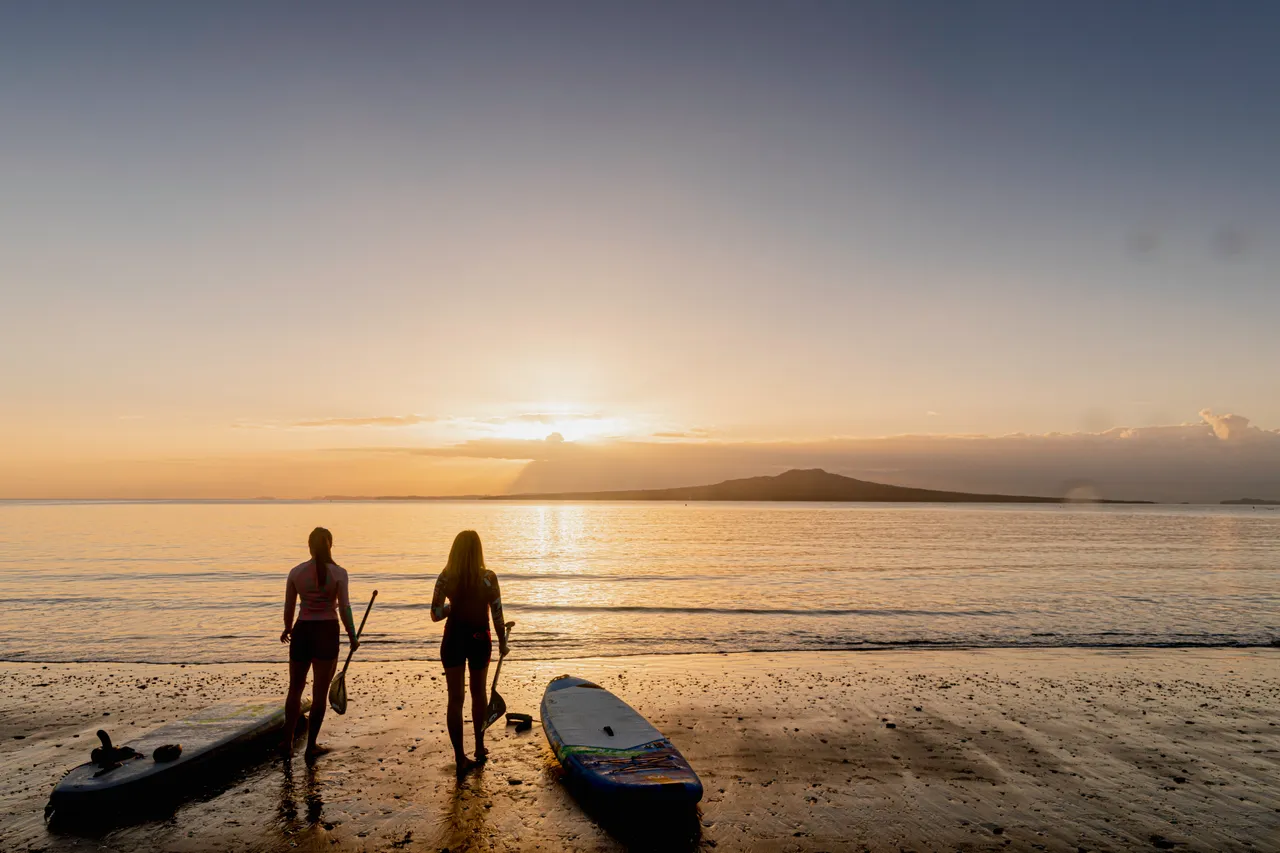 Sunrise paddle boarding in Auckland
