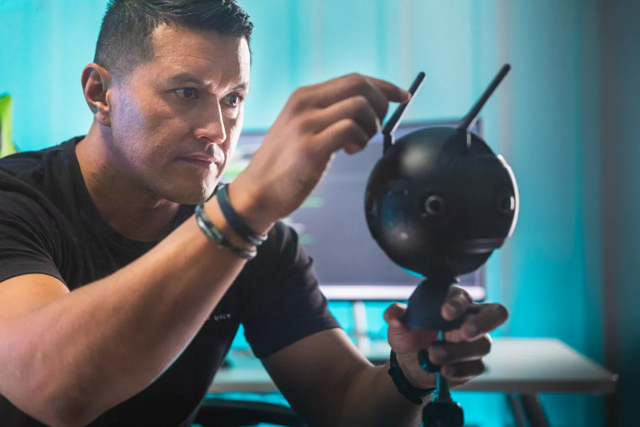 Man setting up 360 camera