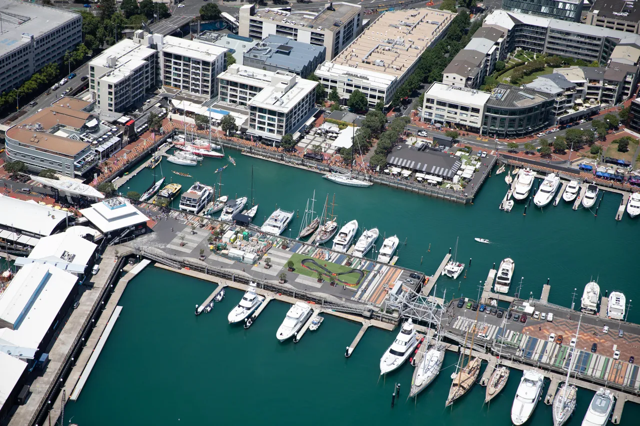 Boats and restaurants of Auckland Viaduct