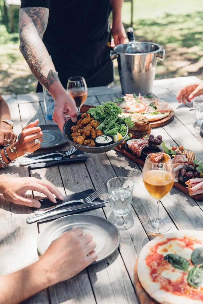 Friends enjoy lunch platters at Man O' War vineyard