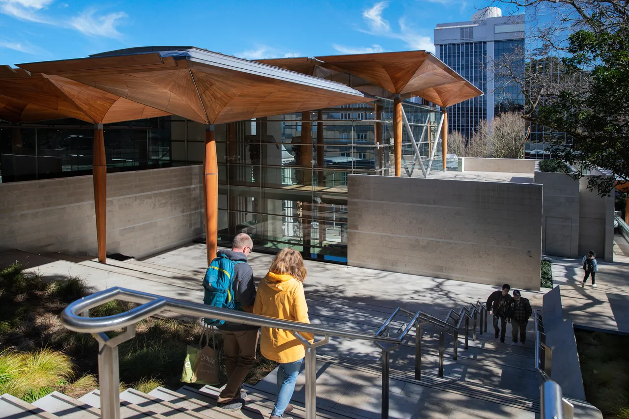 Auckland Art Gallery - Toi o Tamaki is the principal public gallery in Auckland. It frequently hosts travelling international exhibitions.