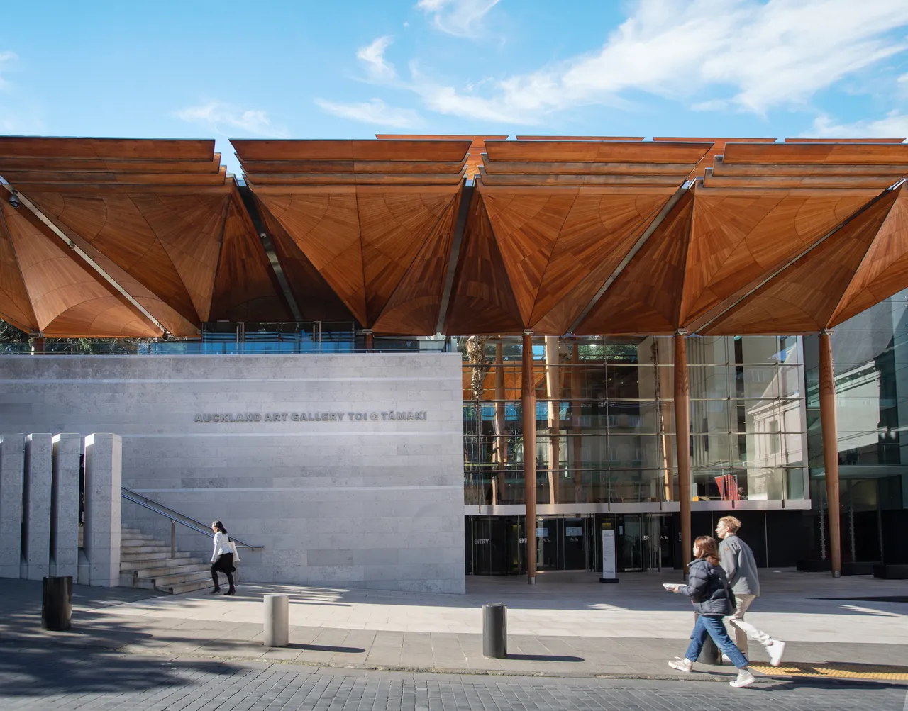 Auckland Art Gallery - Toi o Tamaki is the principal public gallery in Auckland. It frequently hosts travelling international exhibitions.