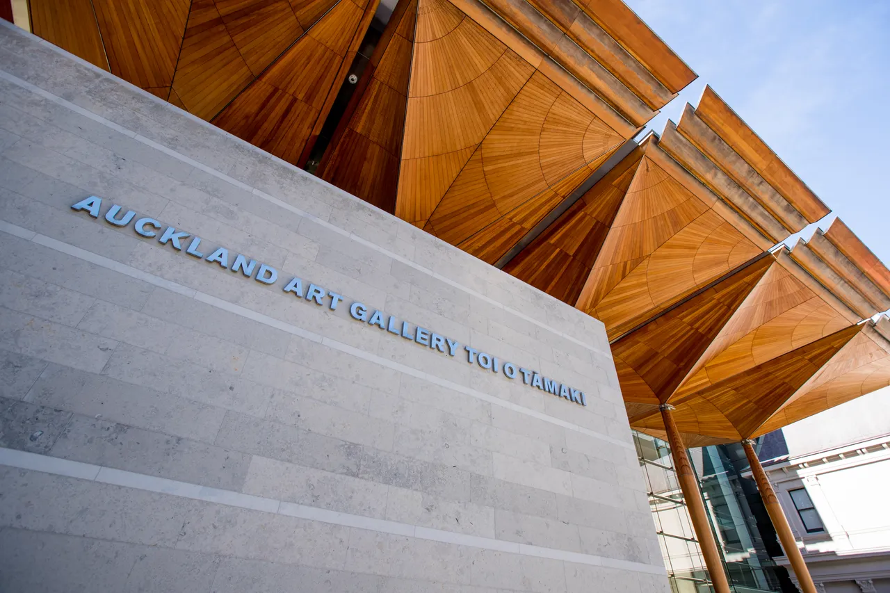 Auckland Art Gallery - Toi o Tamaki is the principal public gallery in Auckland. It frequently hosts travelling international exhibitions.