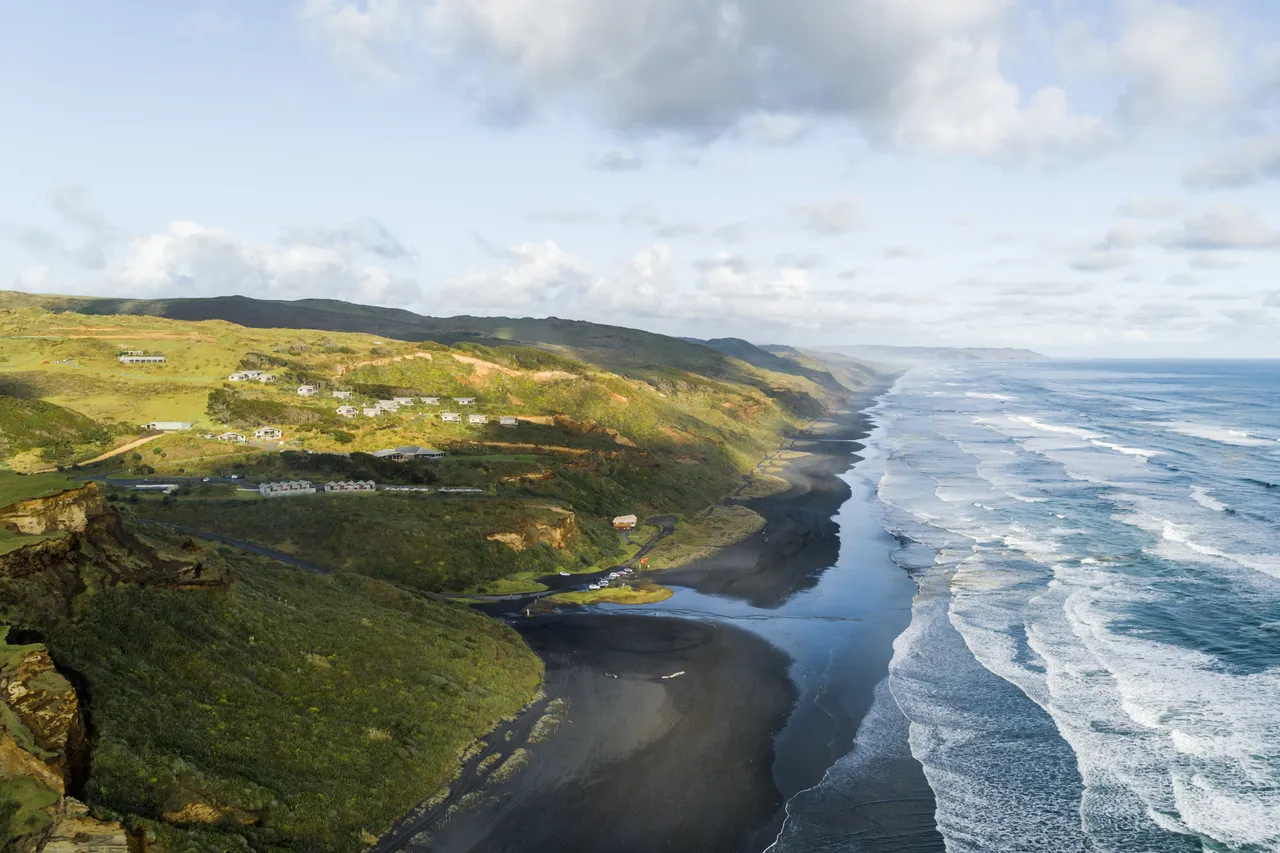 Karioitahi Beach