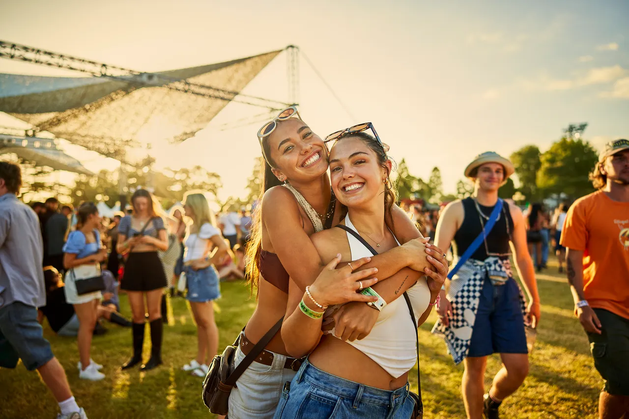 Women embracing at Laneway
