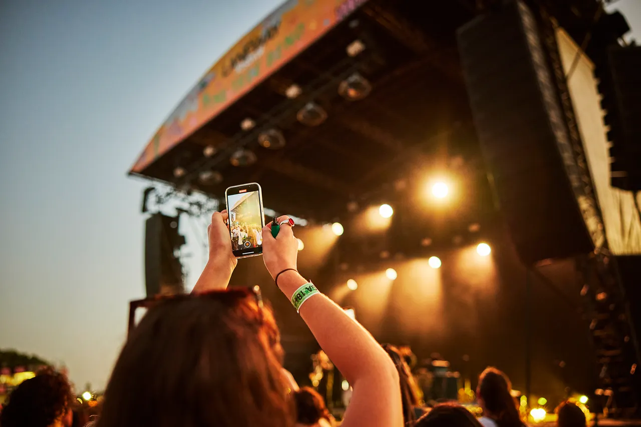 Taking picture of stage at Laneway