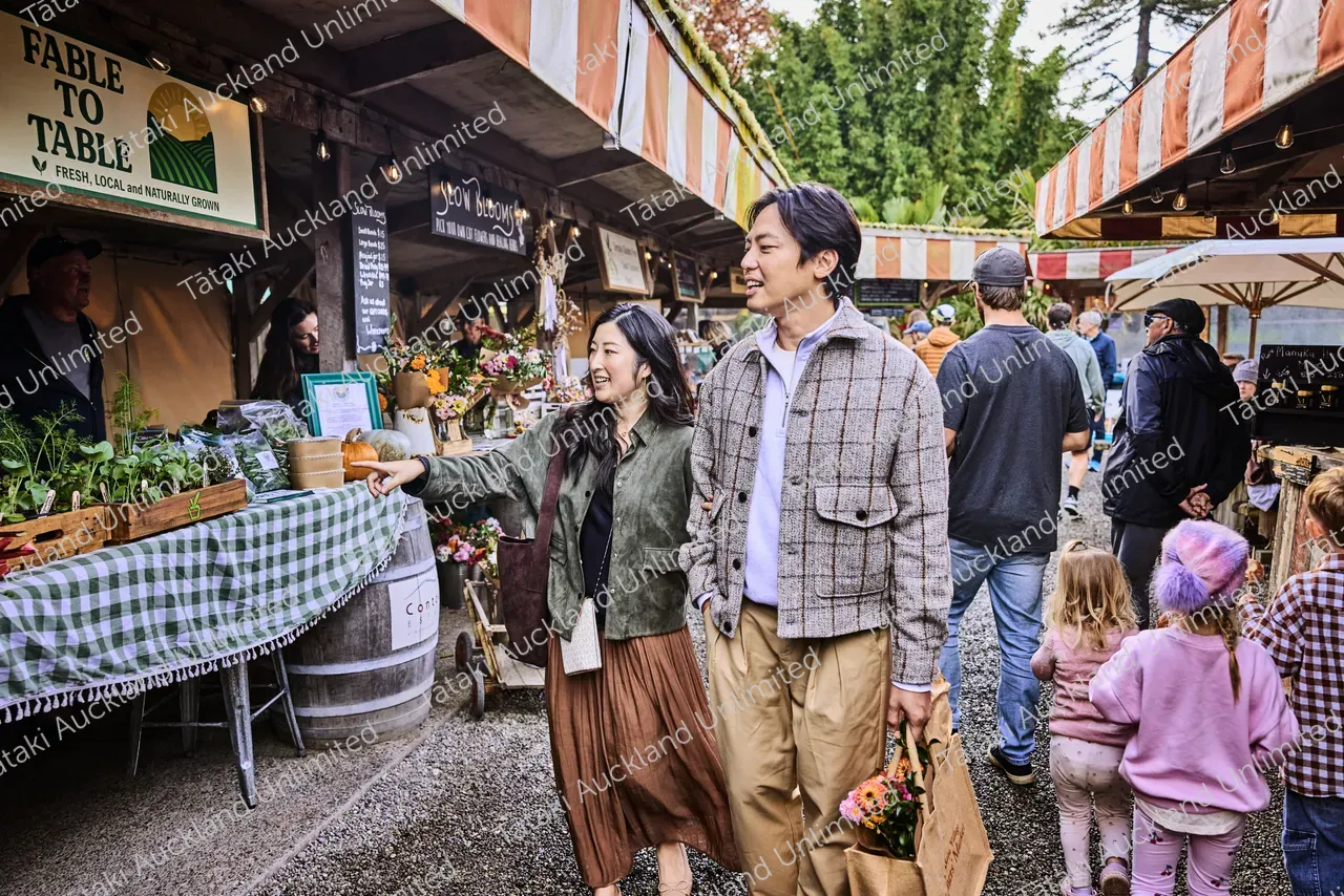 Couple explore Matakana Markets 4