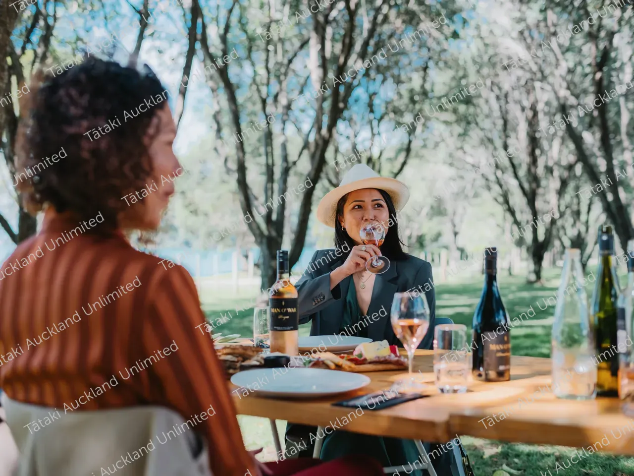 Business professionals dine outdoors at Waiheke vineyard 5