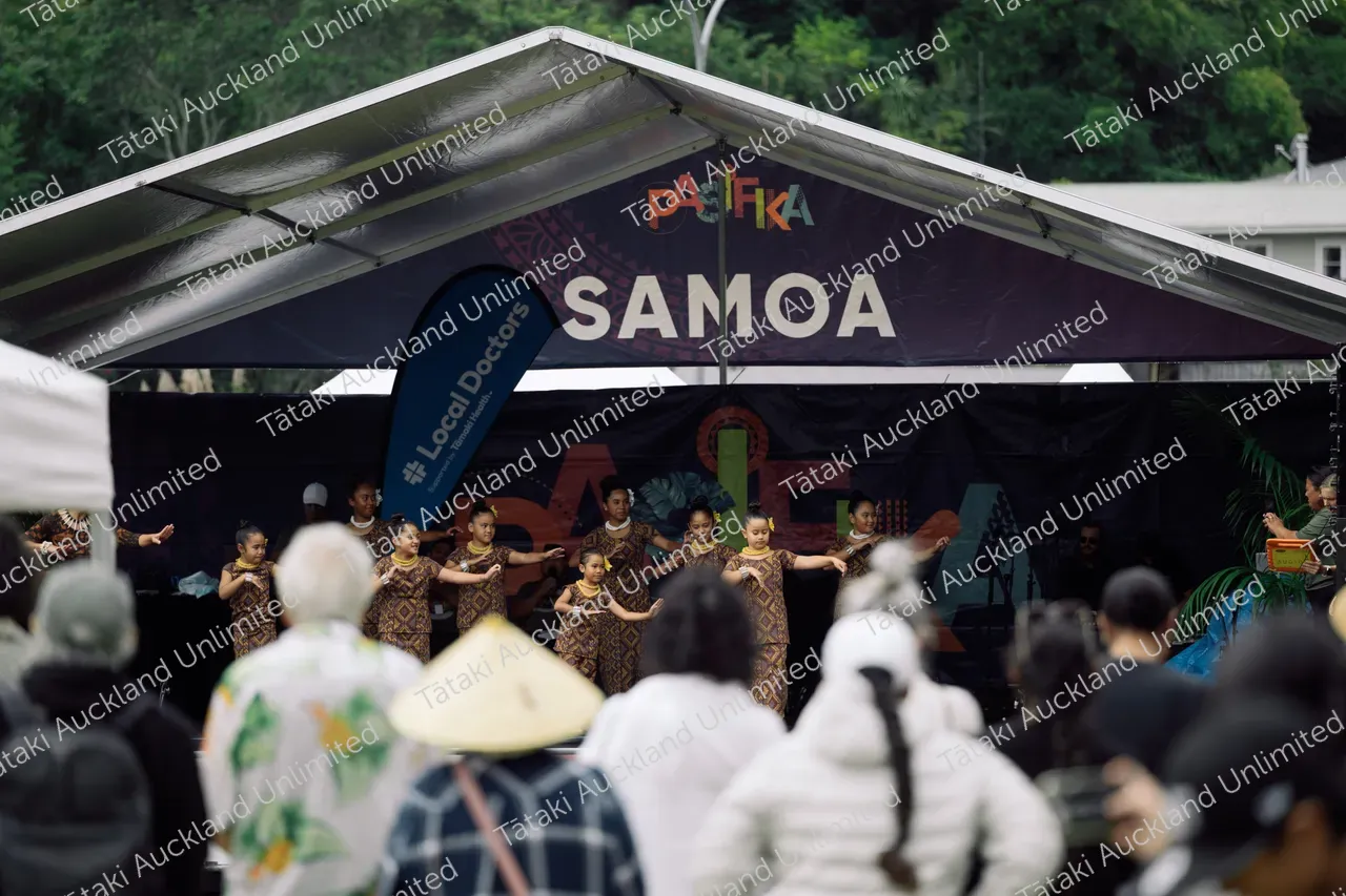 Crowd enjoys Samoan Stage at Pasifika Festival