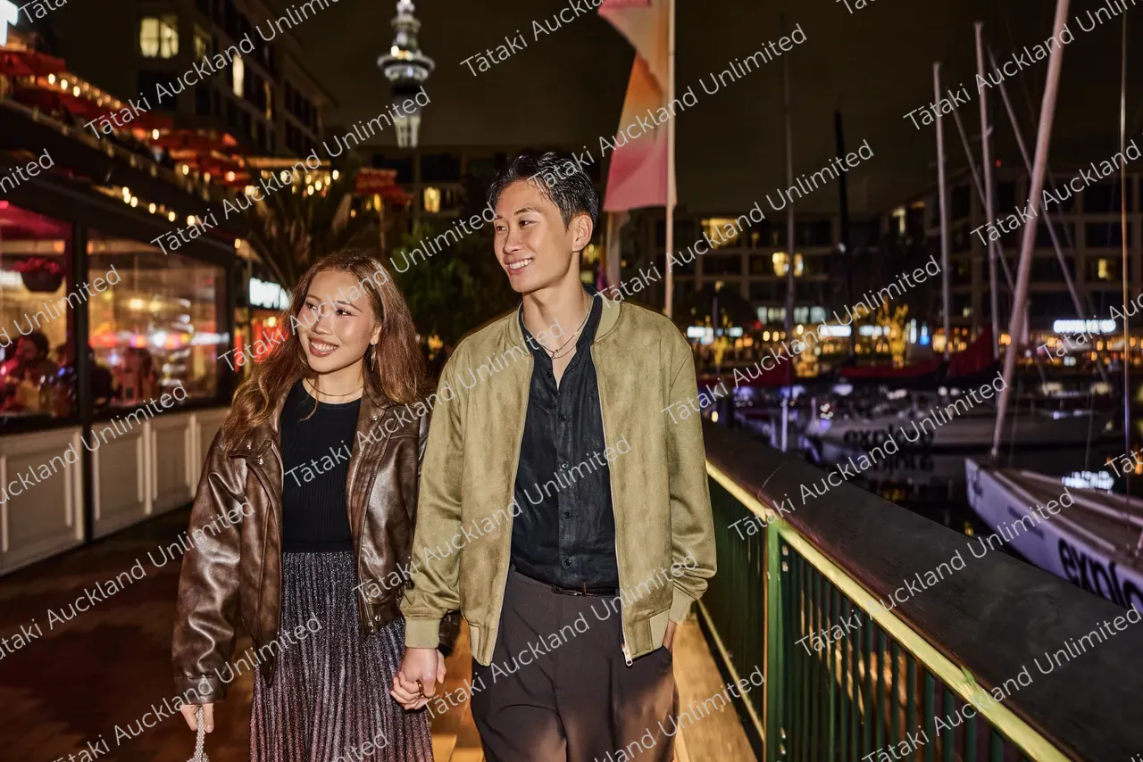 Couple enjoy the Viaduct at night 5