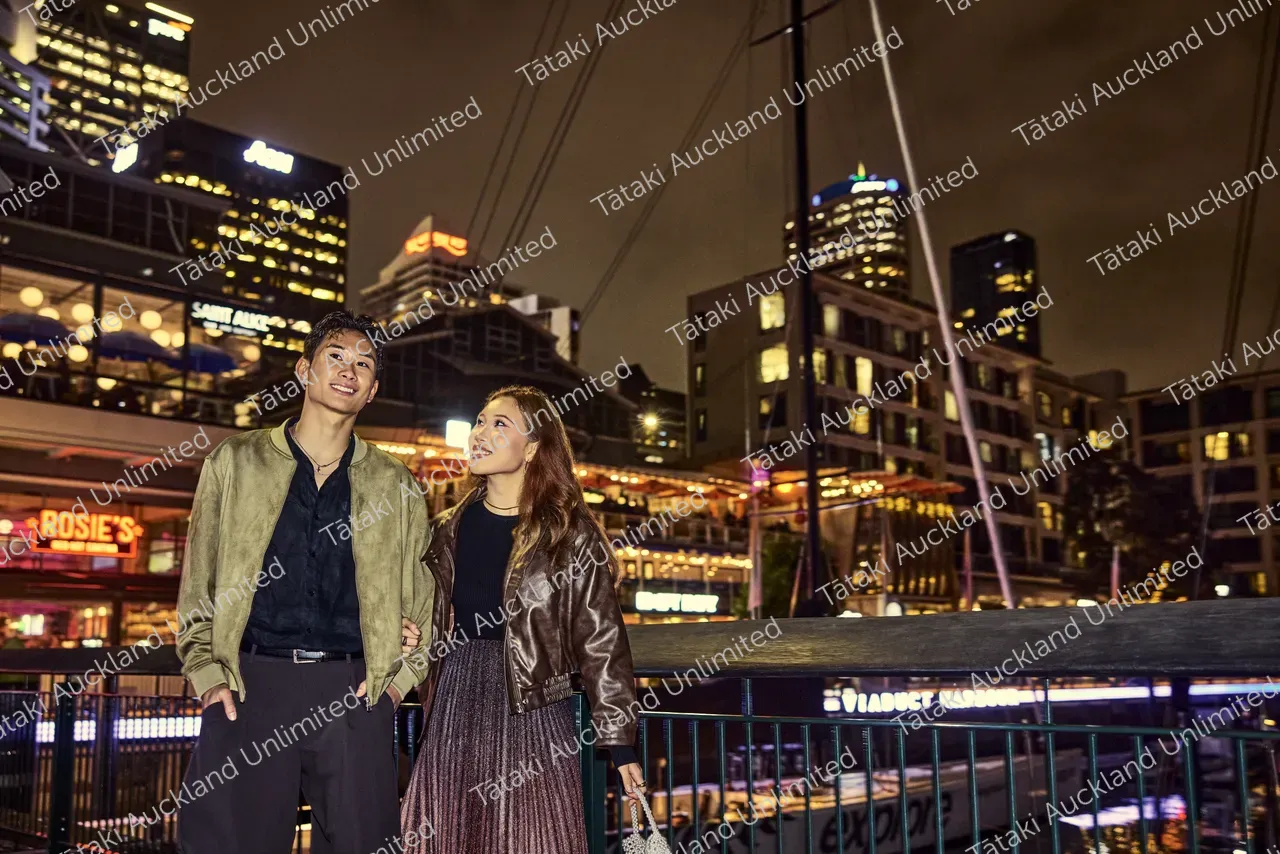 Couple enjoy the Viaduct at night 6