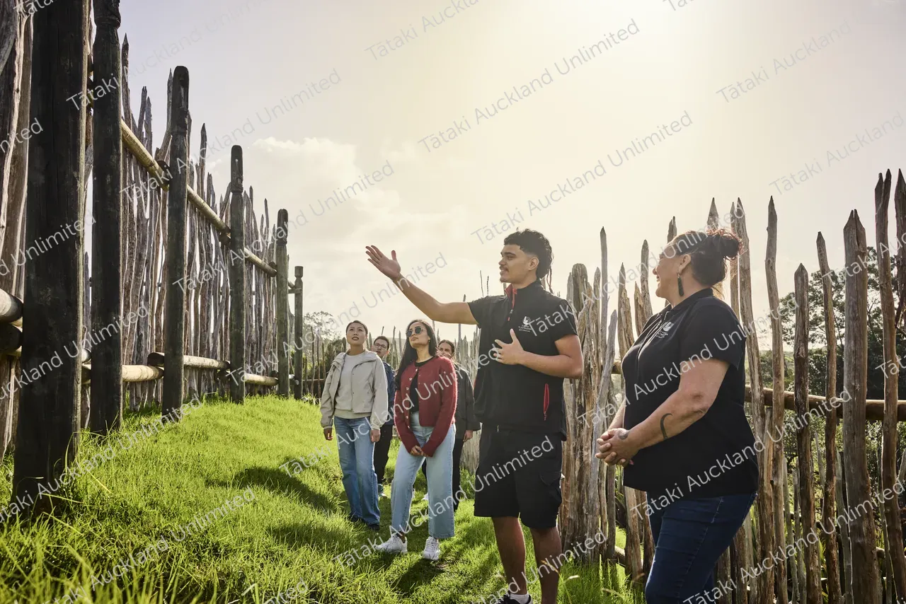 Group experience Te Hana Te Ao Marama